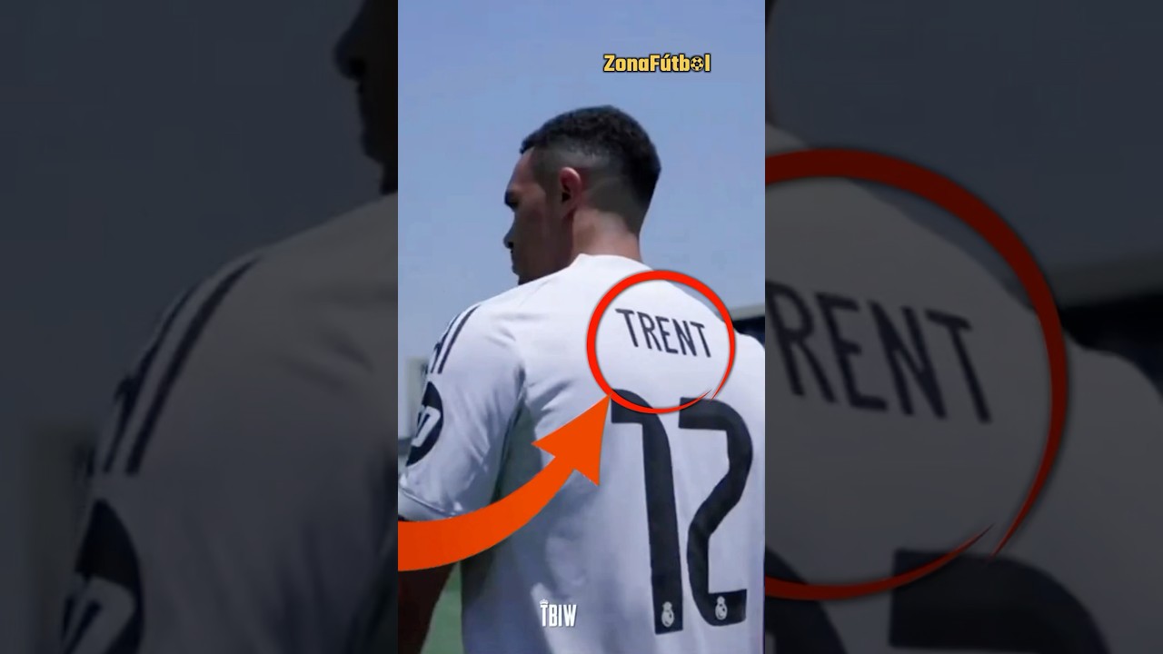 La verdadera razón por la que Arnold se cambió el nombre en la camiseta. 😳😰