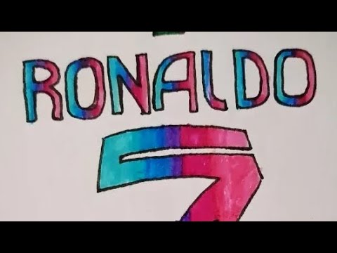 Enseñando las camisetas de CR7