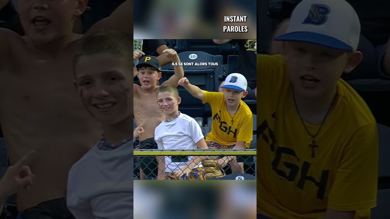Ces garçons aident leur ami à obtenir une balle lors de ce match de baseball #shorts
