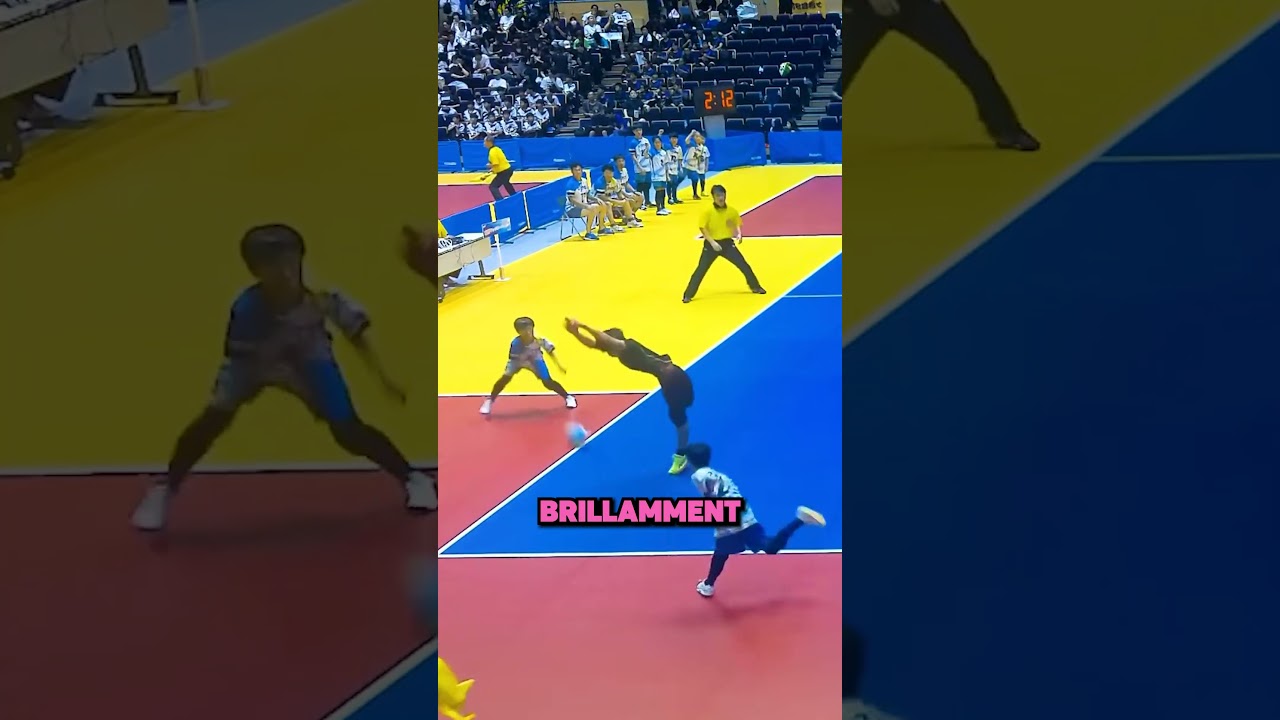 Ce Type Est Le Dieu Du Ballon Prisonnier ! 😱🏐