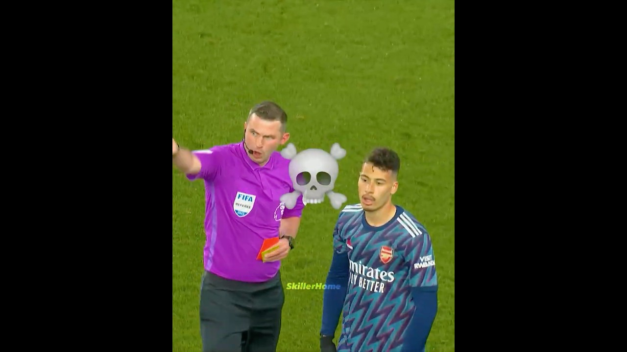 2 Yellow Cards in 5 Seconds💀