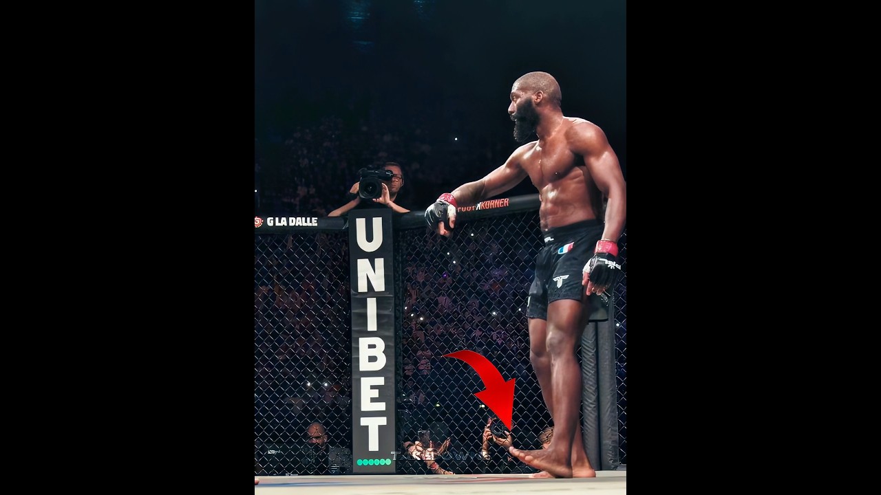What’s up with this guy’s leg? #ufc